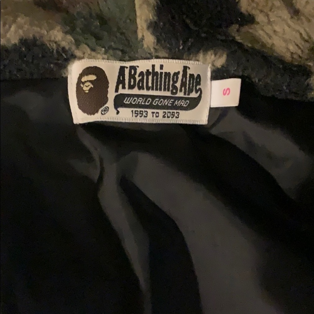 Small Bape jacket - Picture 3 of 3